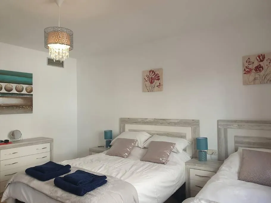 Estepona Port Beachside Apartment - Marina Bay